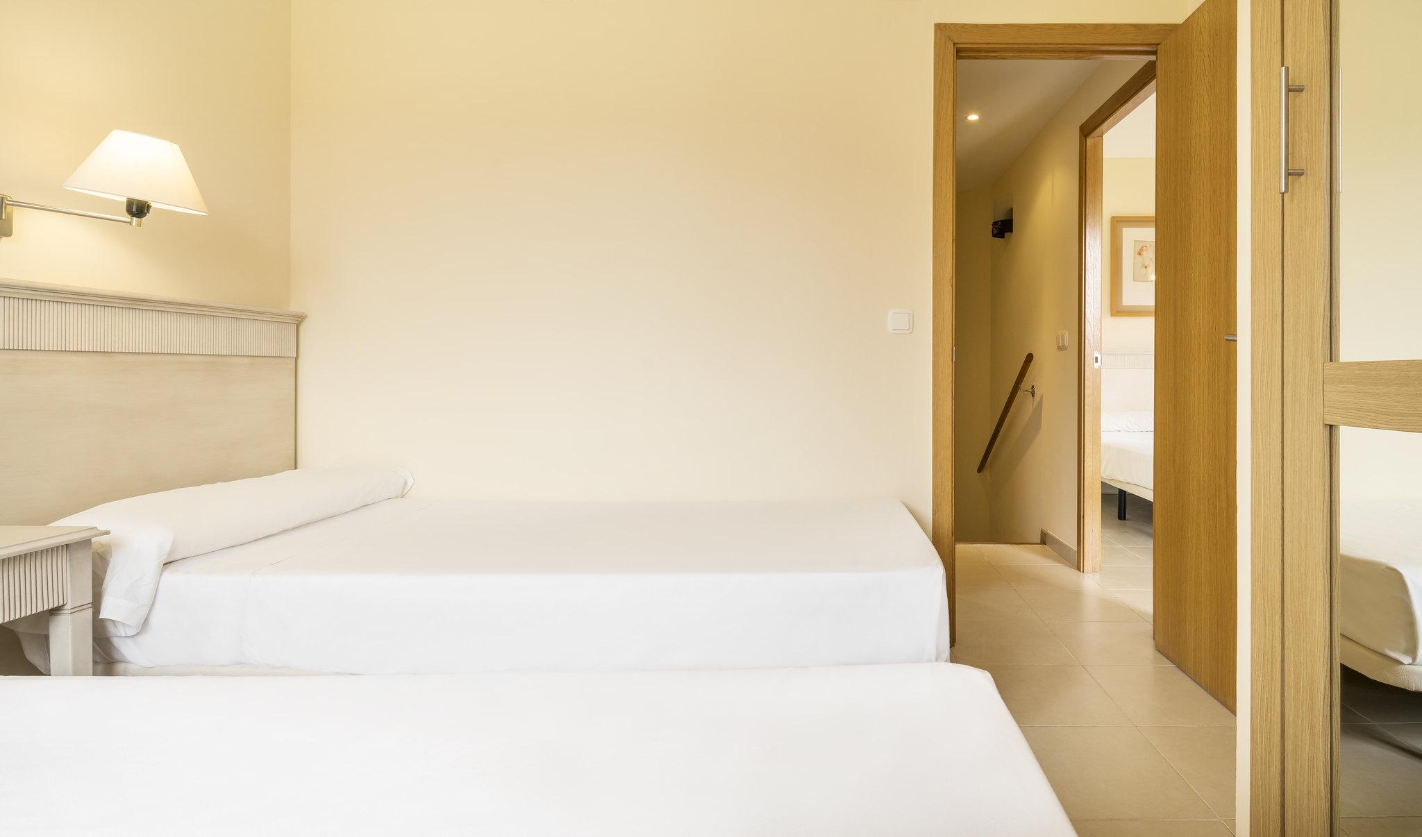 Aparthotel Ilunion Sancti Petri 4*